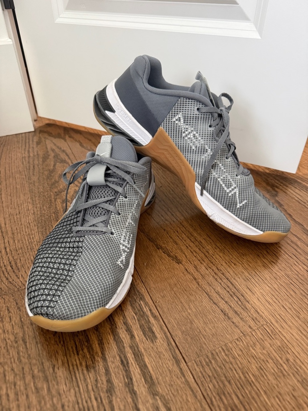 Nike men’s Metcon Crossfit Gray and White Training Shoes Sz 13 light use